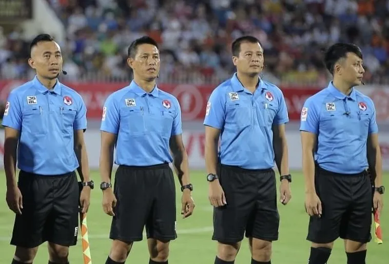 Tìm Hiểu Chi Tiết Vai Trò Của Trợ Lý Trọng Tài Bóng Đá Chuyên Nghiệp
